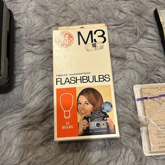 Polaroid vintage 1967 camera with case, cold clip, flash bulbs and photo paper - Picture 7 of 8